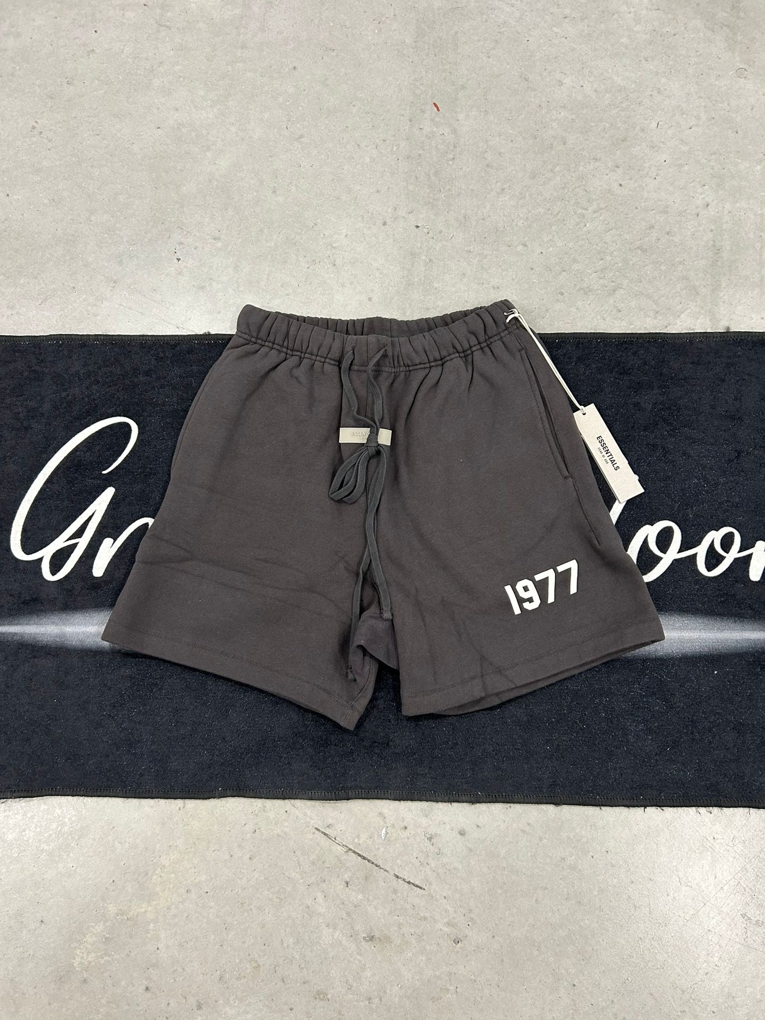 Essentials "Iron 1977 SS" short