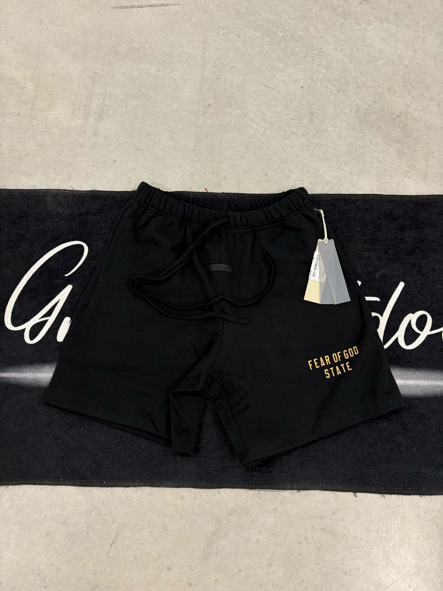 Essentials "Black State SS24" short