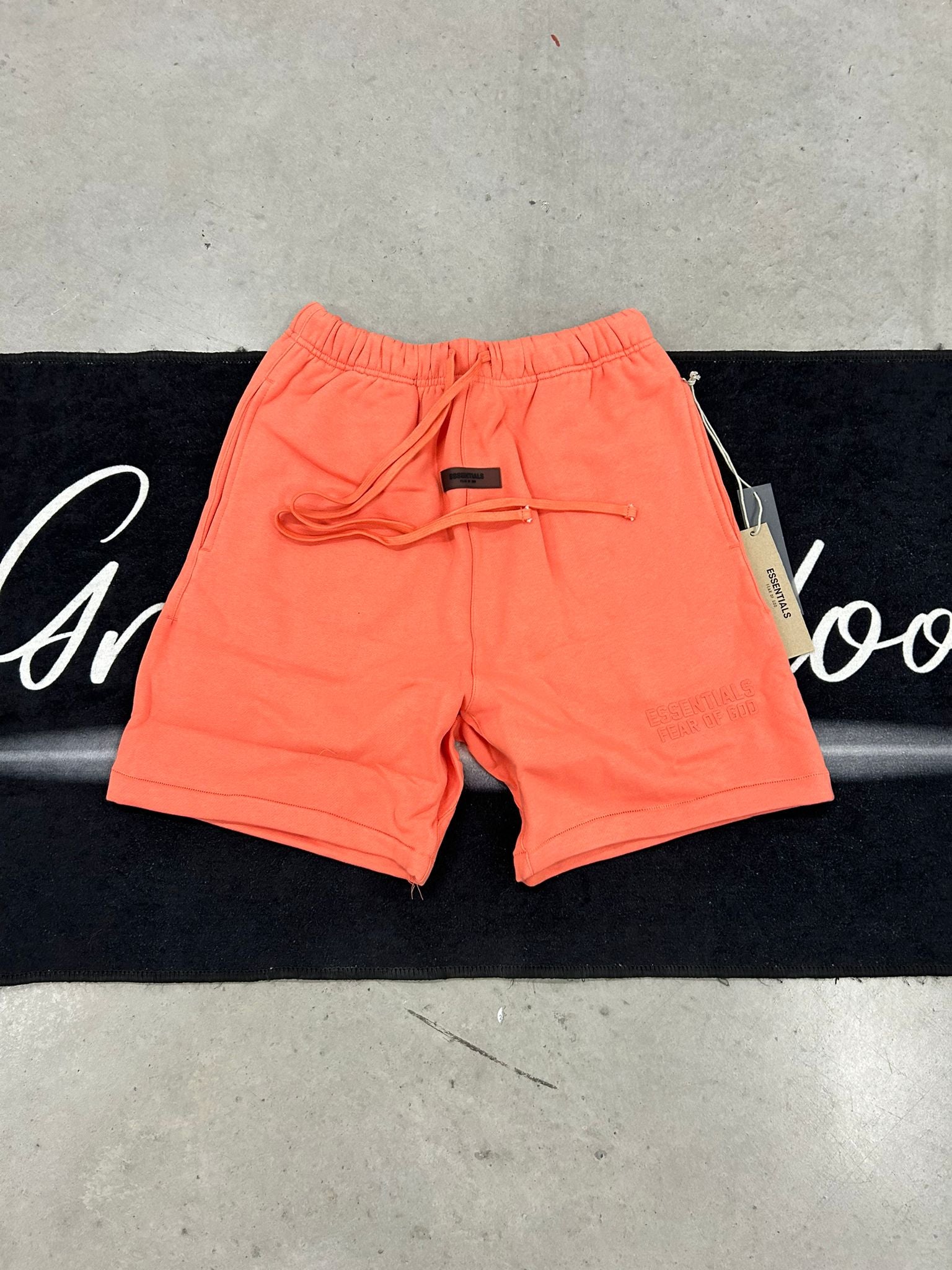 Essentials "Coral" short