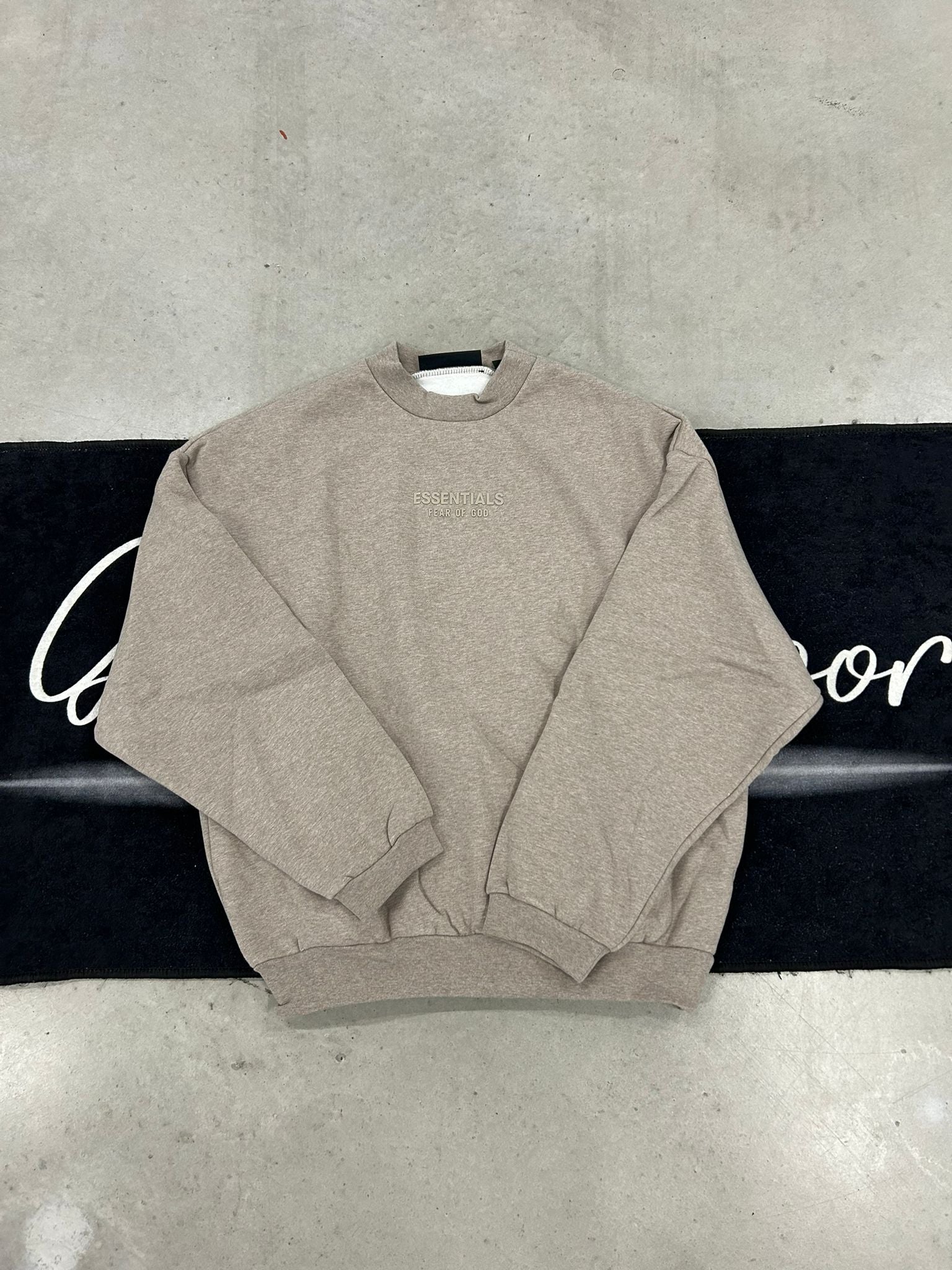 Essentials "core heather" crewneck