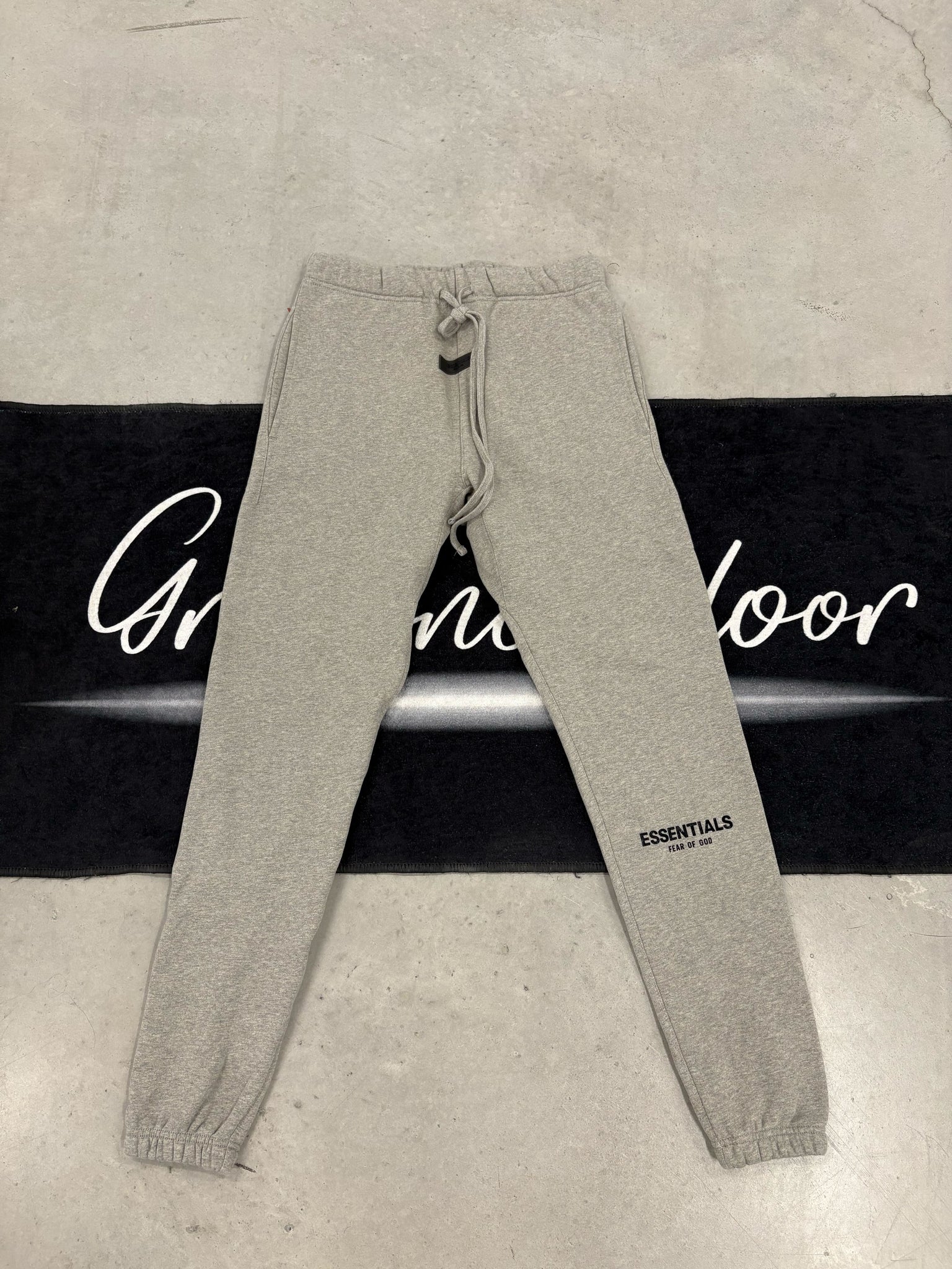 Essentials Dark Oatmeal FW22 pants (new)