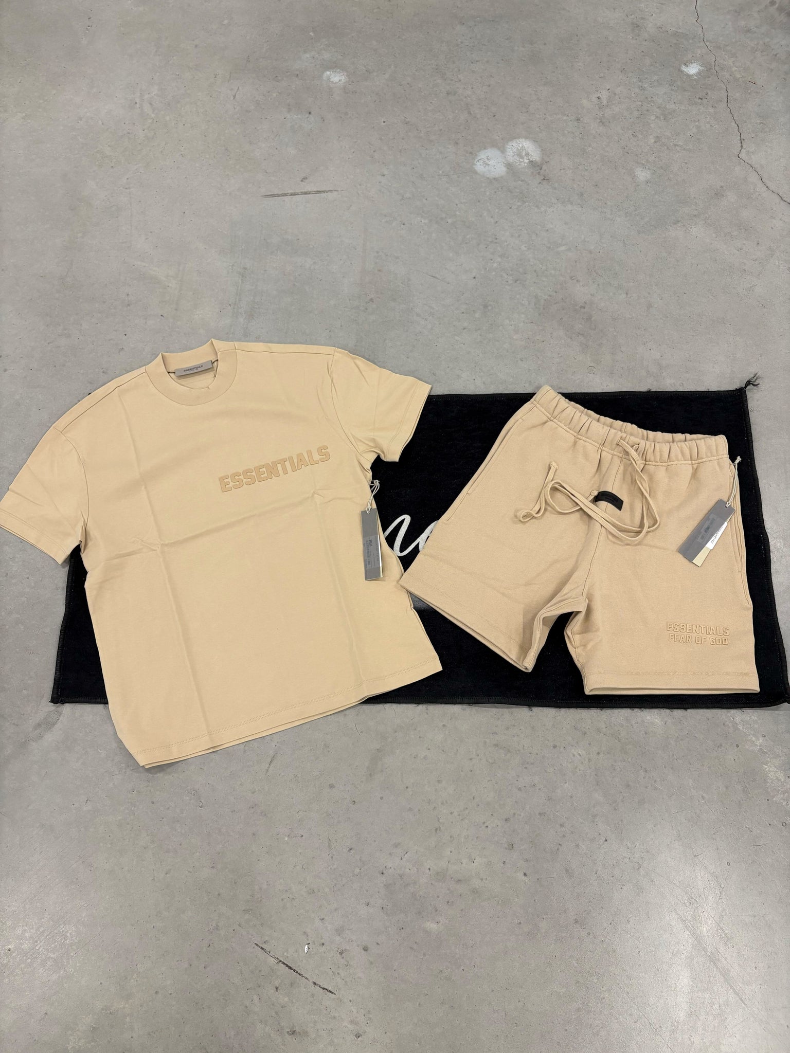 Essentials Sand SS22 Summer Set