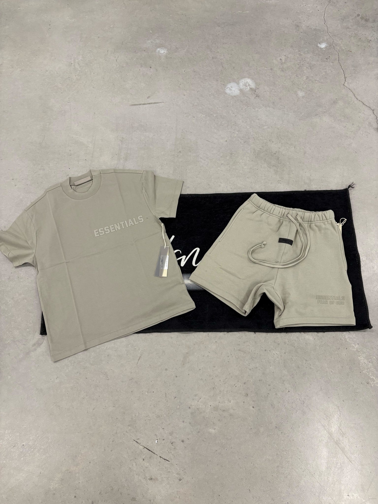 Essentials Seal SS22 Summer Set