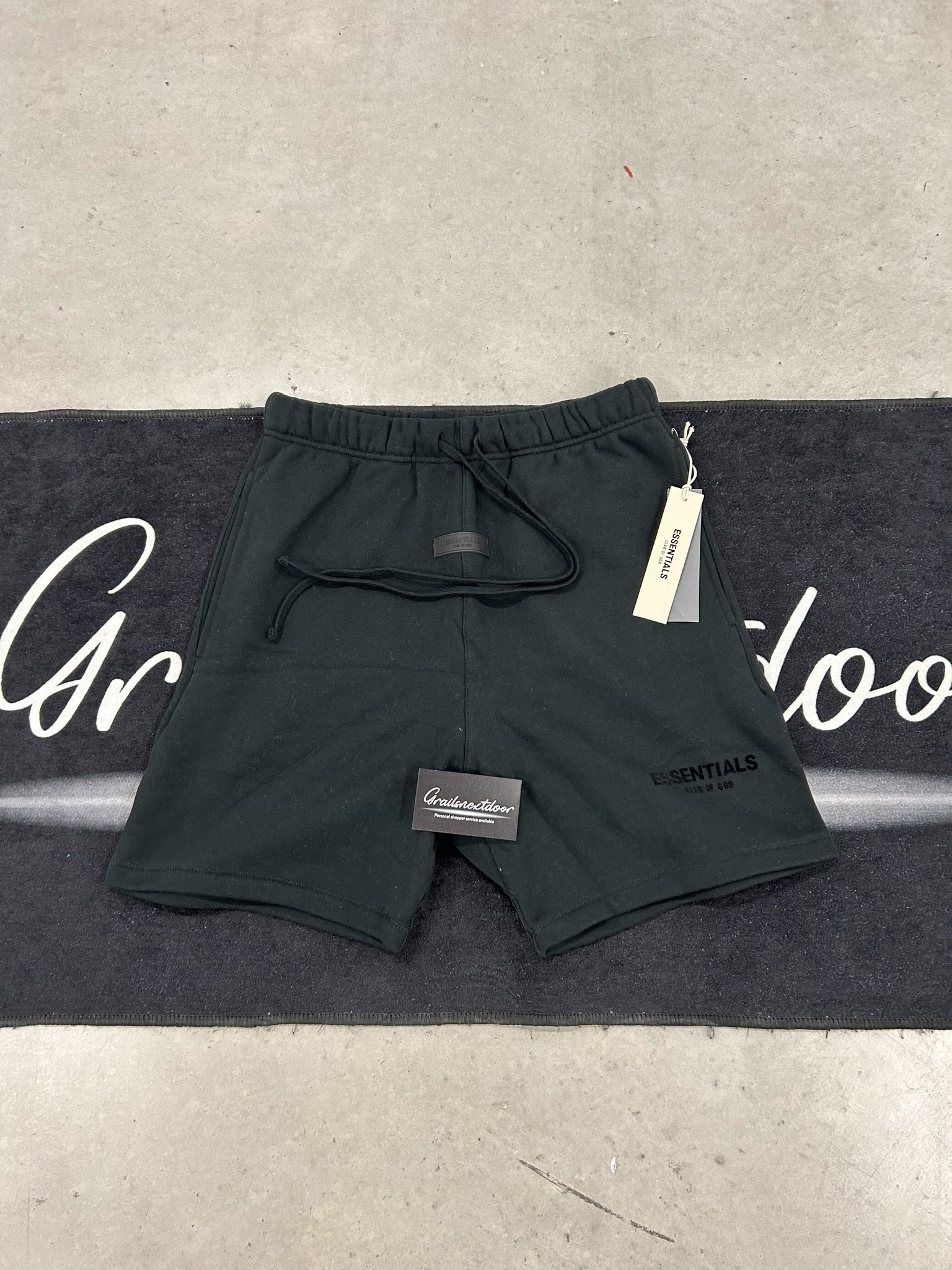 Essentials "Stretch Limo SS22" short