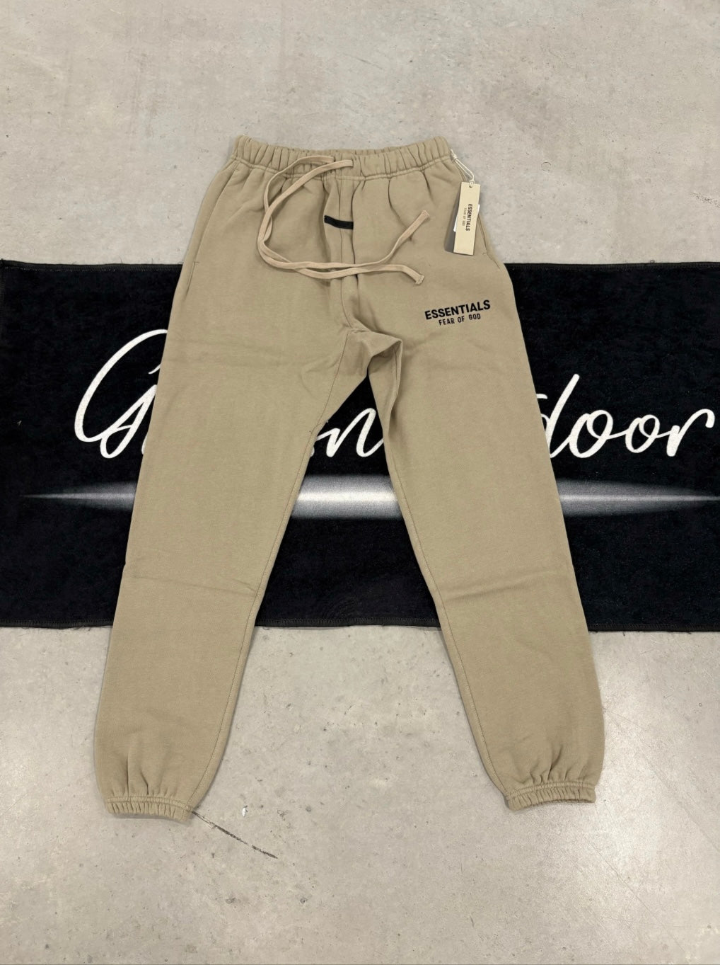 Essentials “Desert Sand 2025” Pants