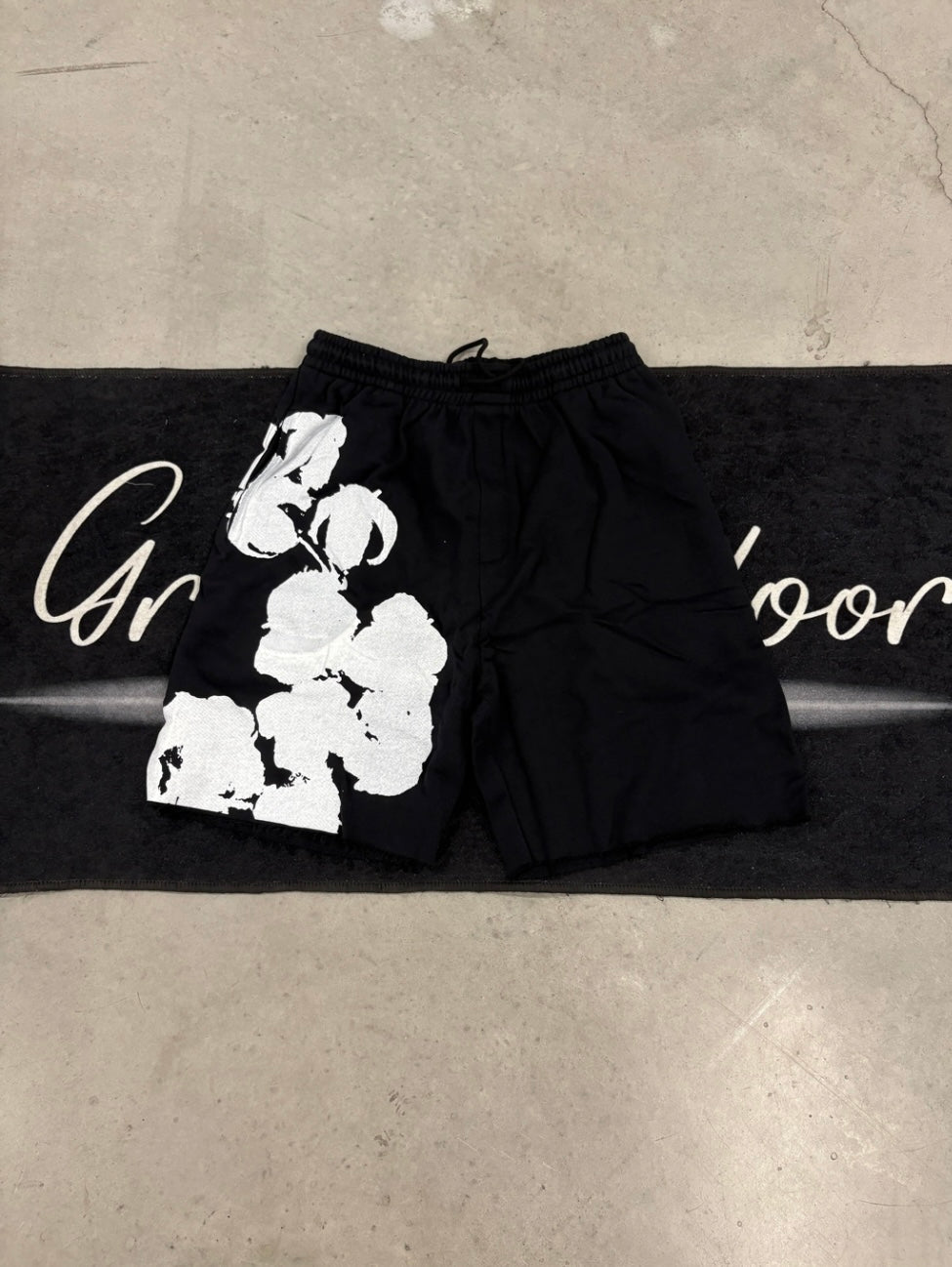 (BFCM) Denim Tears “Jumbo Wreath Black” Short