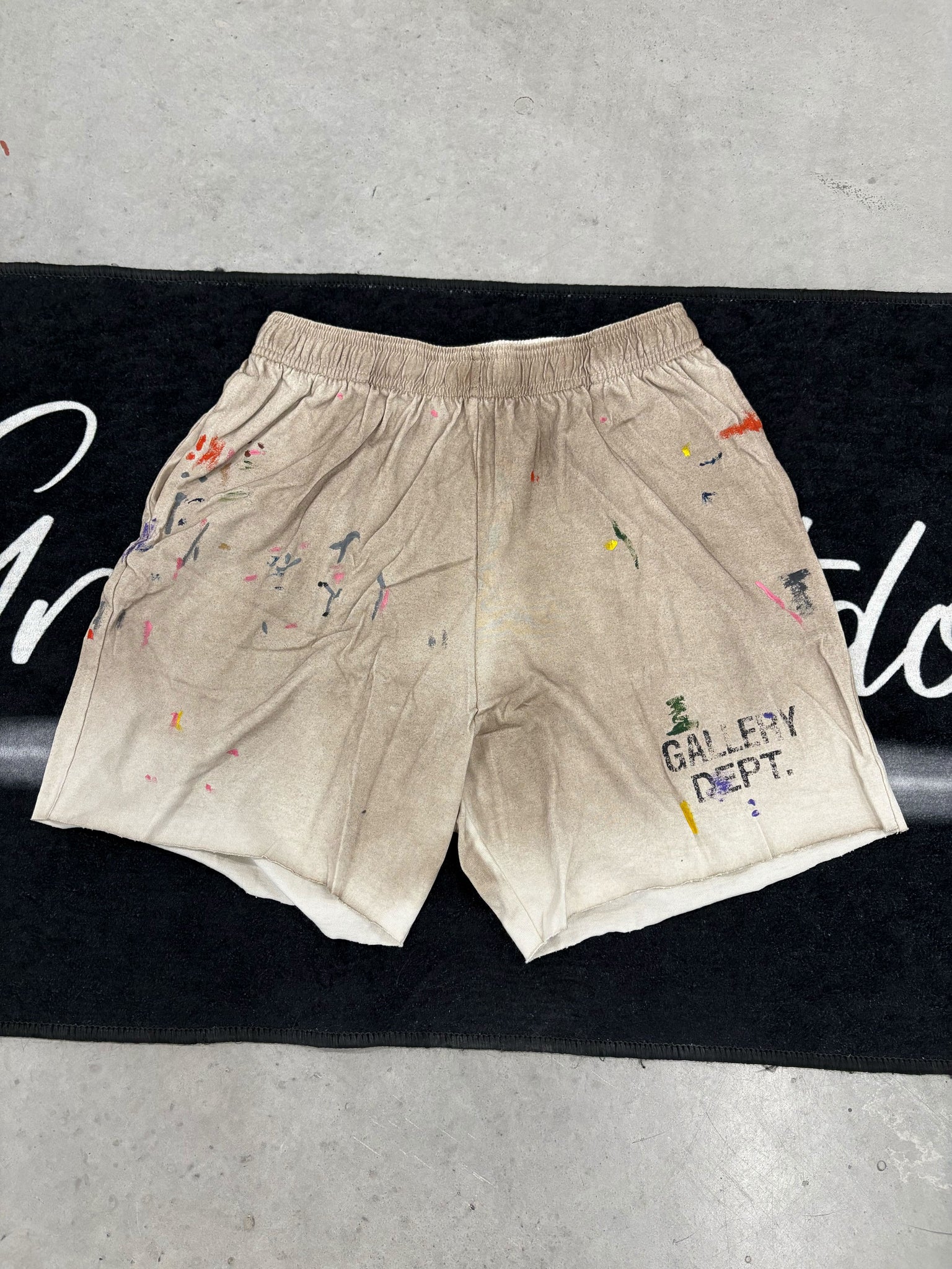 Gallery dept "Mocha" short