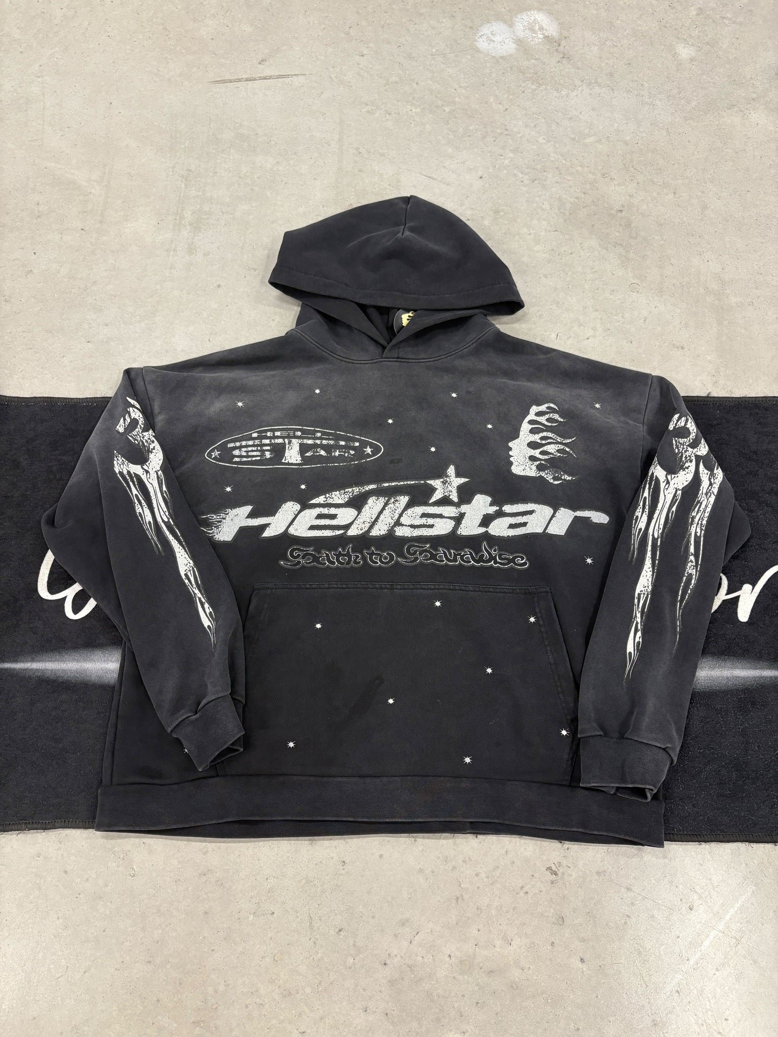 Hellstar "black pullover" hoodie (used)