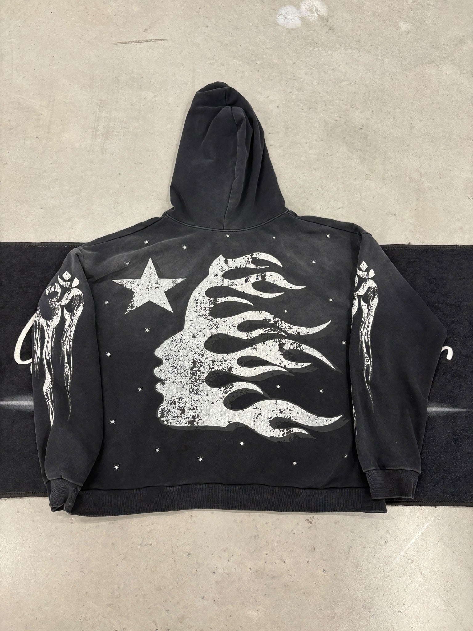 Hellstar "black pullover" hoodie (used)