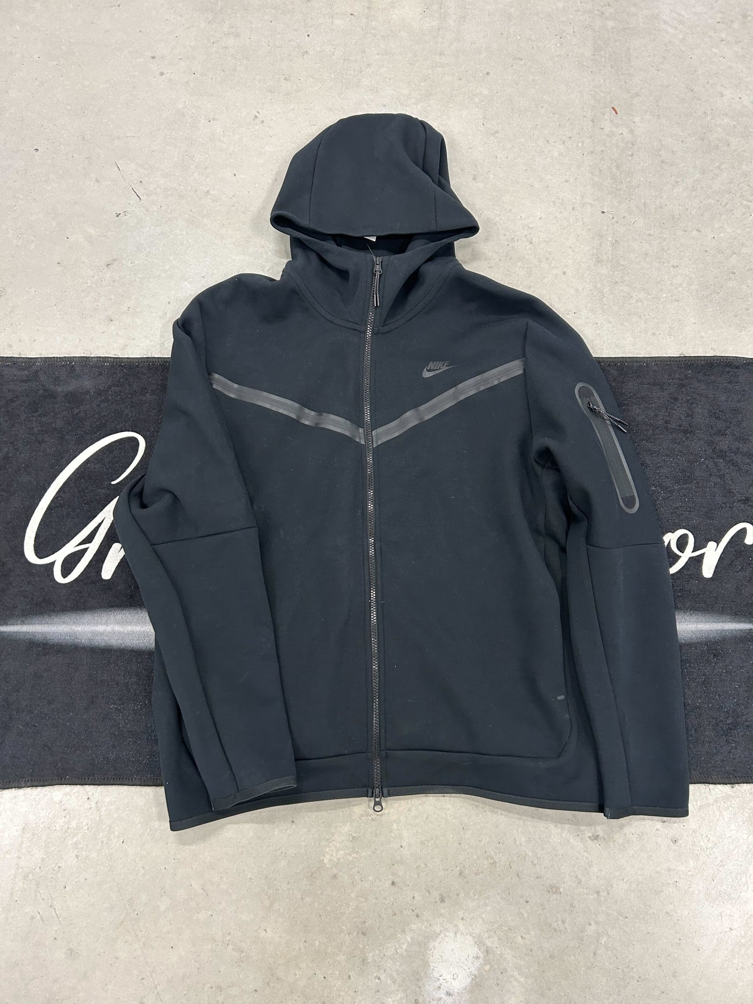 Nike "Tech Fleece Black" hoodie