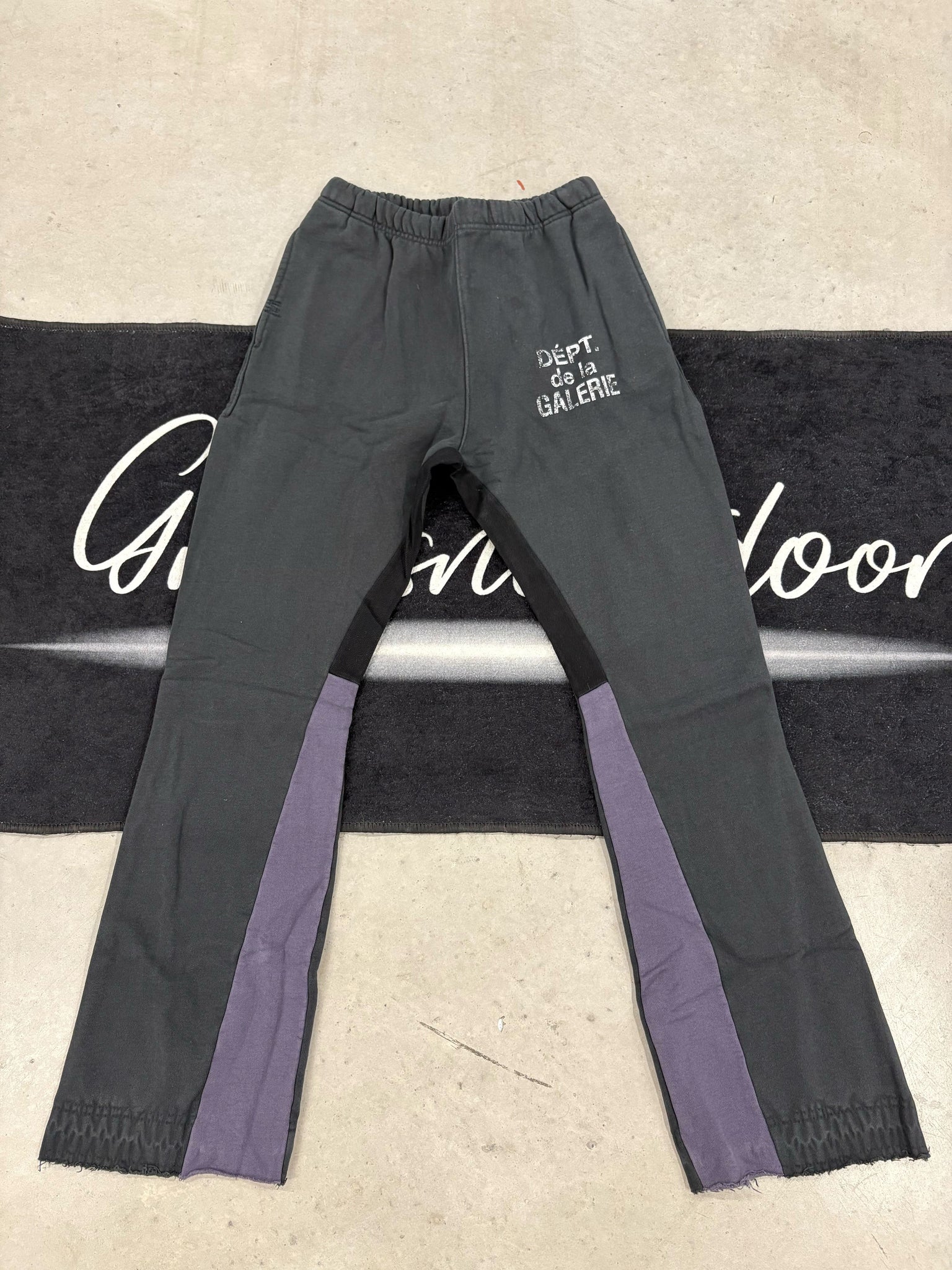 Gallery dept “French” flares