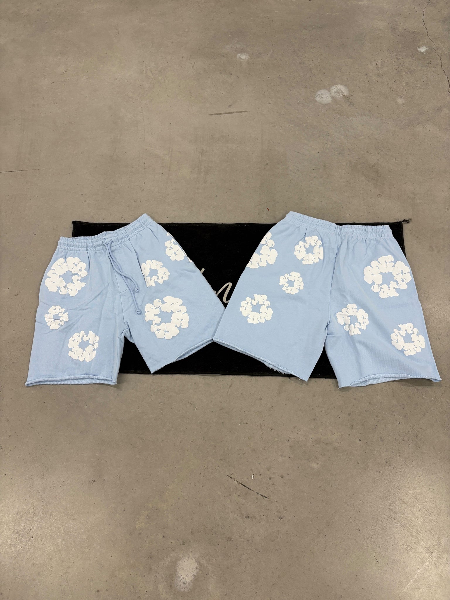 Denim Tears "Cotton Wreath Sky Blue"shorts