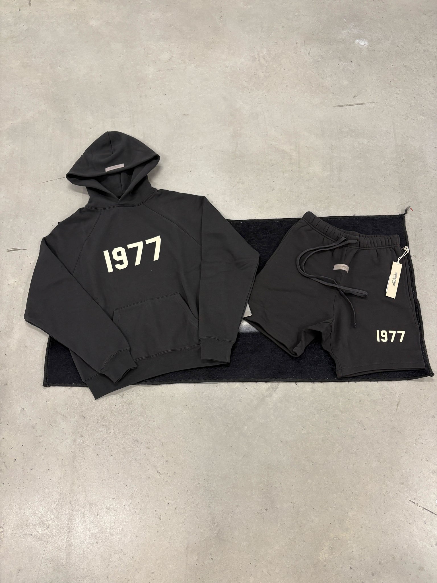 Essentials "Iron 1977" Summer set