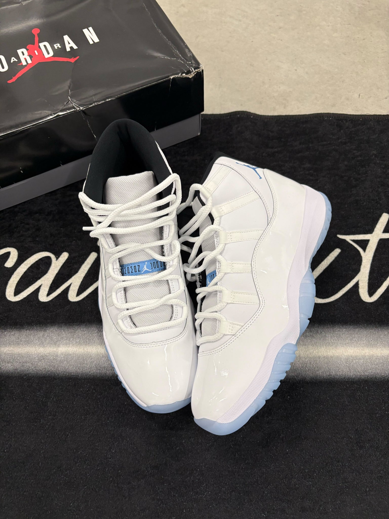 Jordan 11 Legend Blue