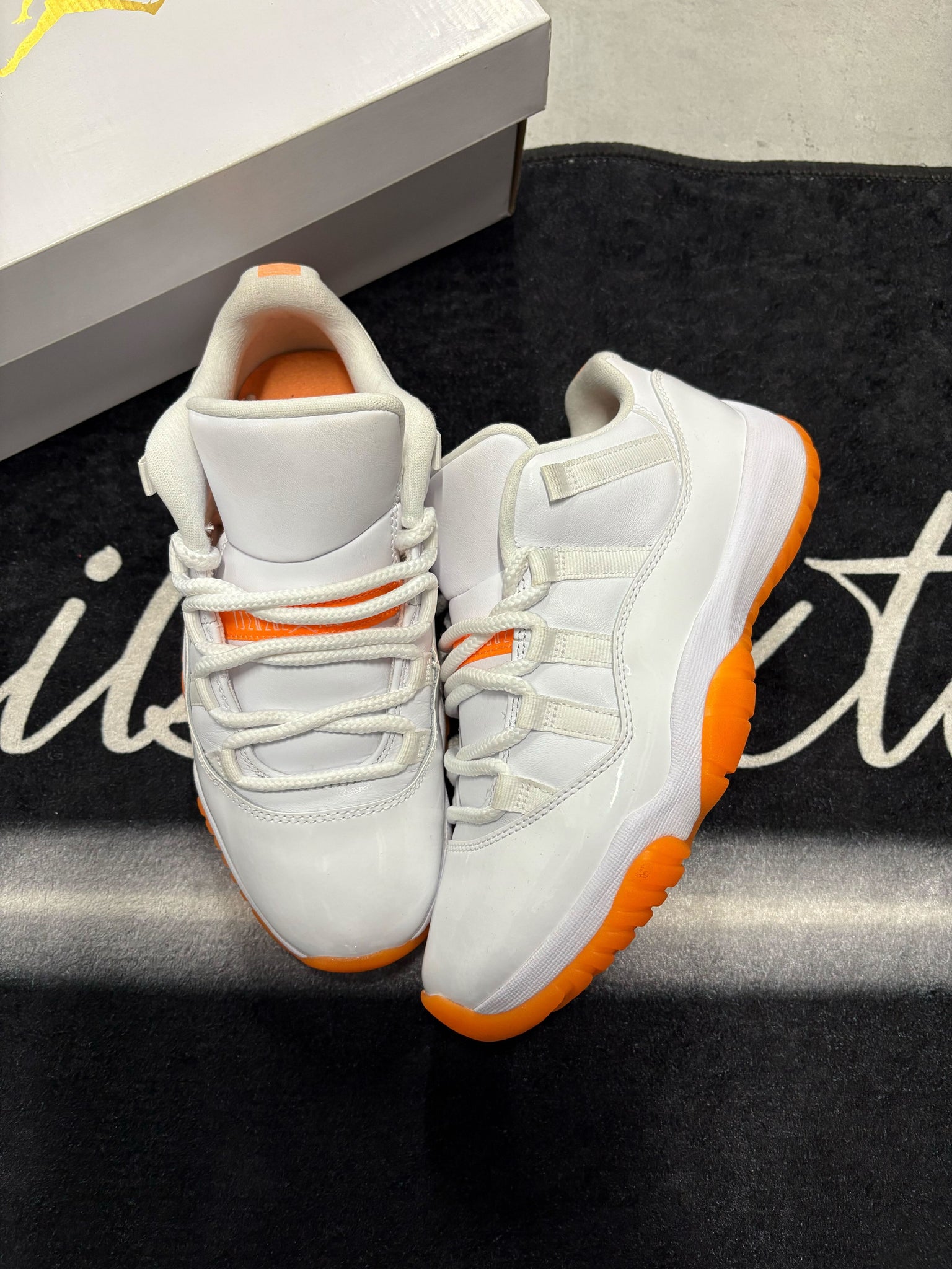 Jordan 11 Low "Orange Lazer"