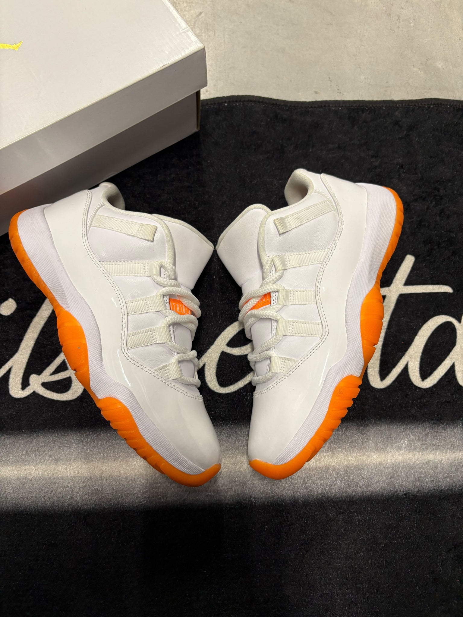 Jordan 11 Low "Orange Lazer"