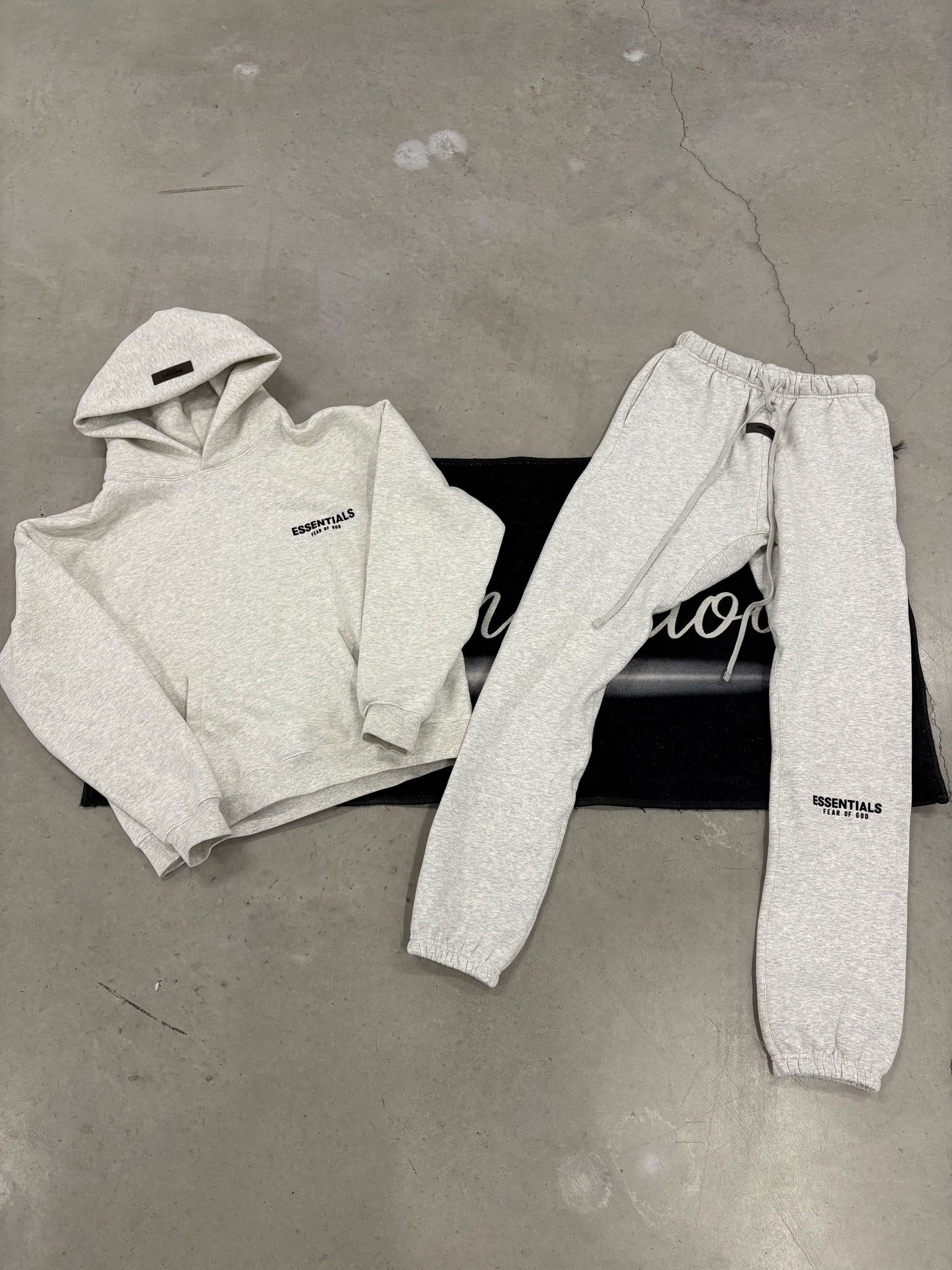 Essentials Light Oatmeal FW22 Tracksuit (used)