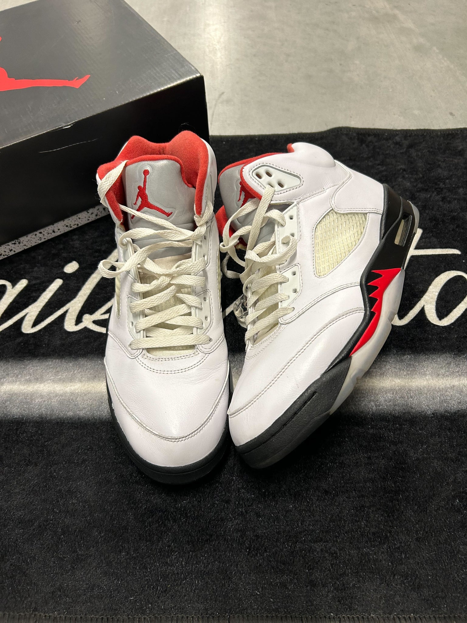 Jordan 5 "Fire Red"