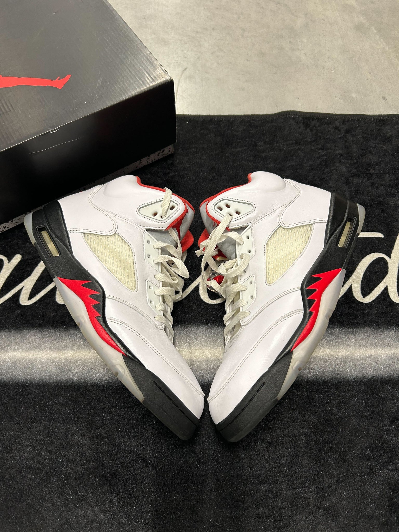 Jordan 5 "Fire Red"